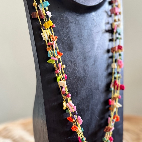 Multi color and cord shell chip necklace - Picture 3 of 4